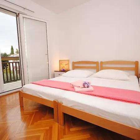 Perkovic Ana 3* Kaštela