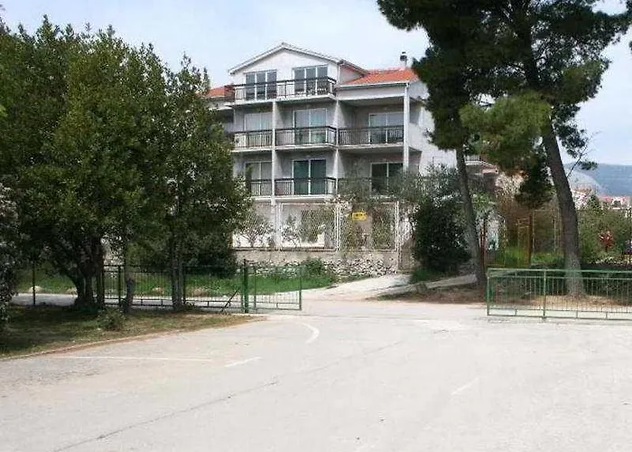 Perkovic Ana 3* Kaštela