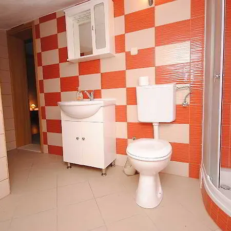 Perkovic Ana 3* Kaštela
