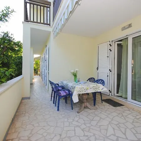 Apartment Perkovic Ana Kastela