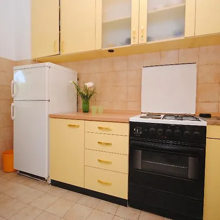 Apartment Perkovic Ana Kastela