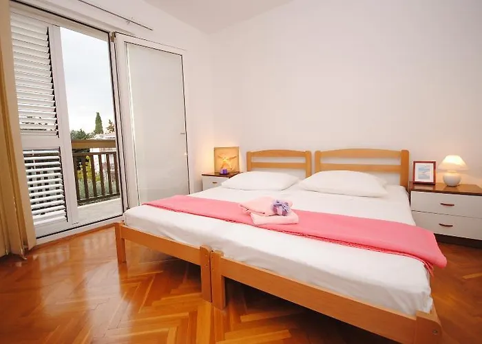 Perkovic Ana 3* Kaštela