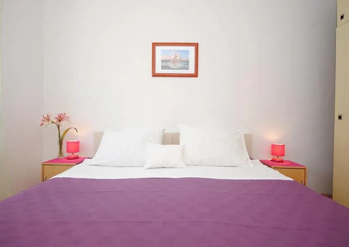 Perkovic Ana 3* Kaštela