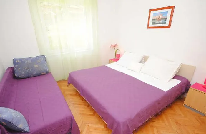 Perkovic Ana 3* Kaštela